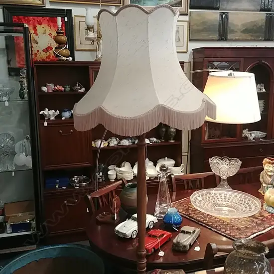 STANDARD LAMP