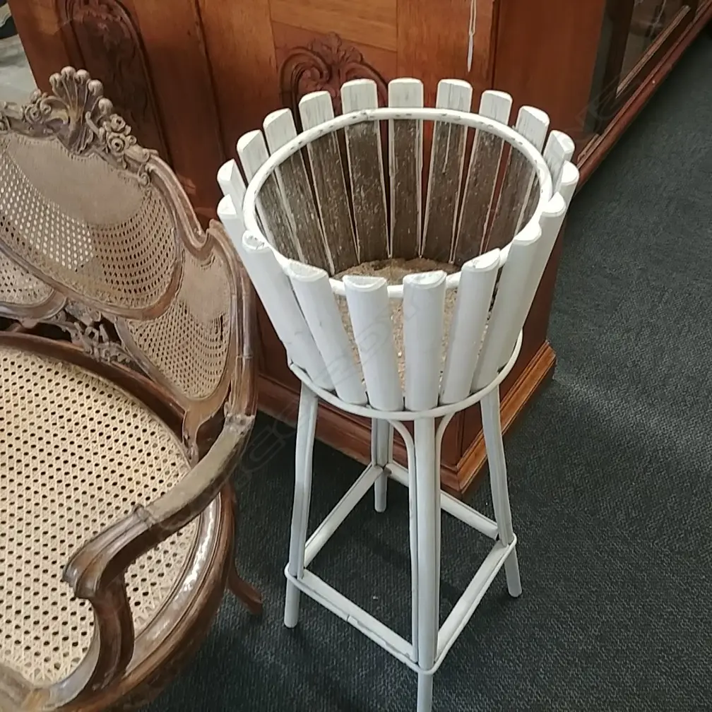 WHITE CANE PLANTER Image 1++