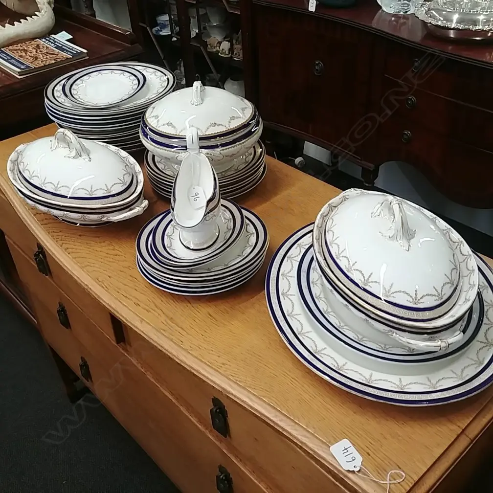 PART R/WORCESTER DINNER SERVICE (SOME FAULTS) Image 1++