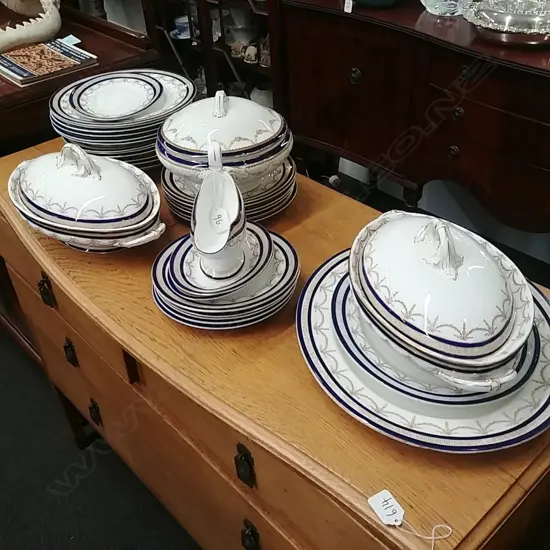 PART R/WORCESTER DINNER SERVICE (SOME FAULTS)