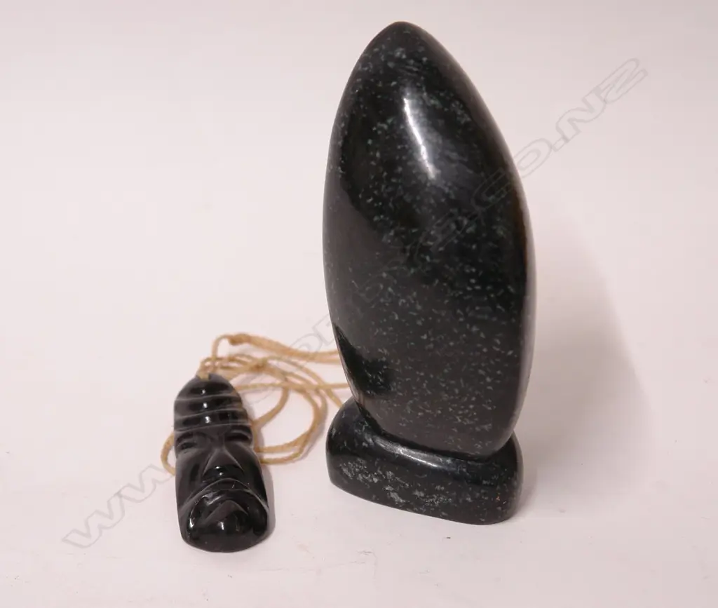 Steven Gwaliasi two carved hardstone items Image 1++
