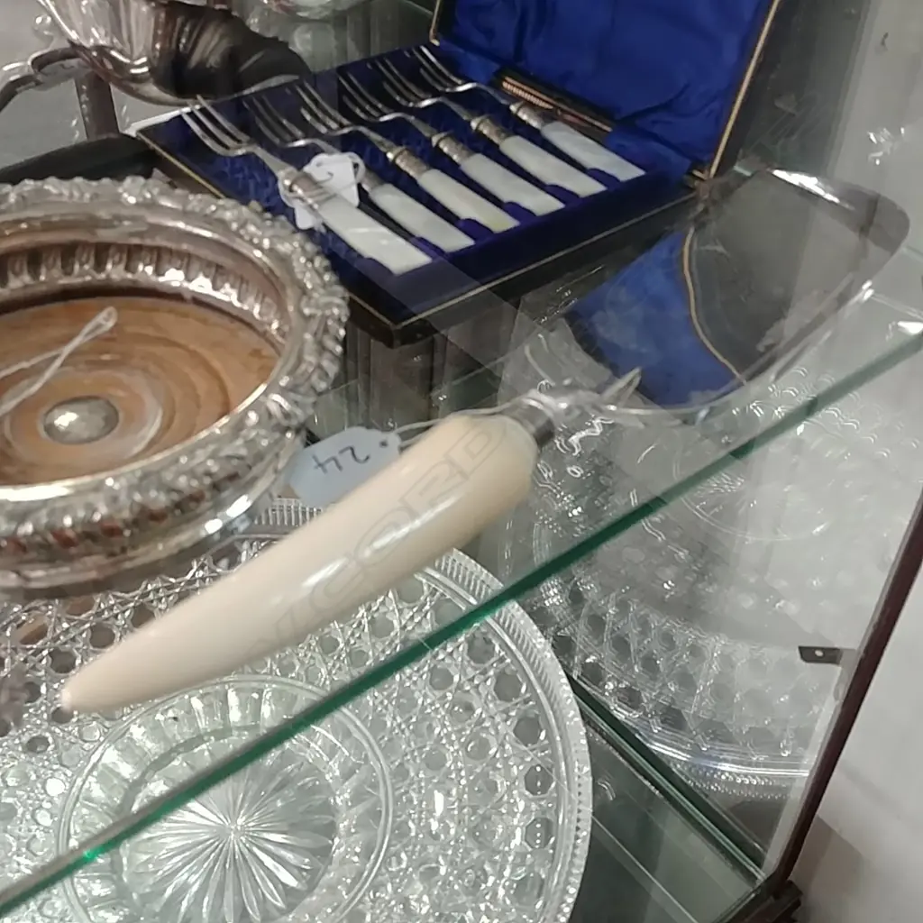 ANT. IVORY HANDLE/EP UTENSIL Image 1++