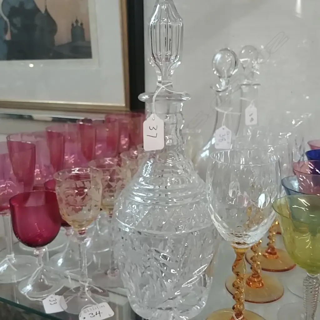 HEAVY CUT CRYSTAL DECANTER Image 1++