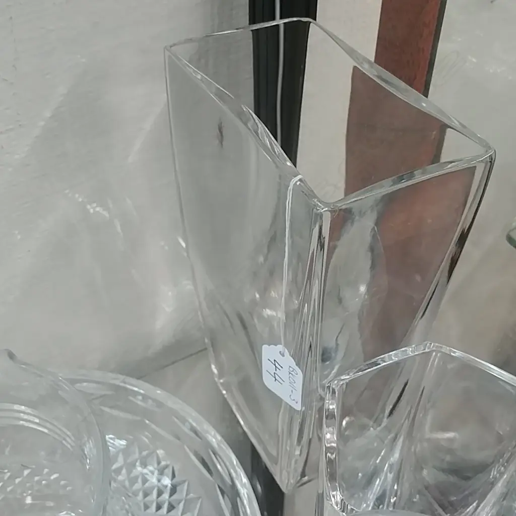 VAL ST. LAMBERT CRYSTAL VASE Image 1++