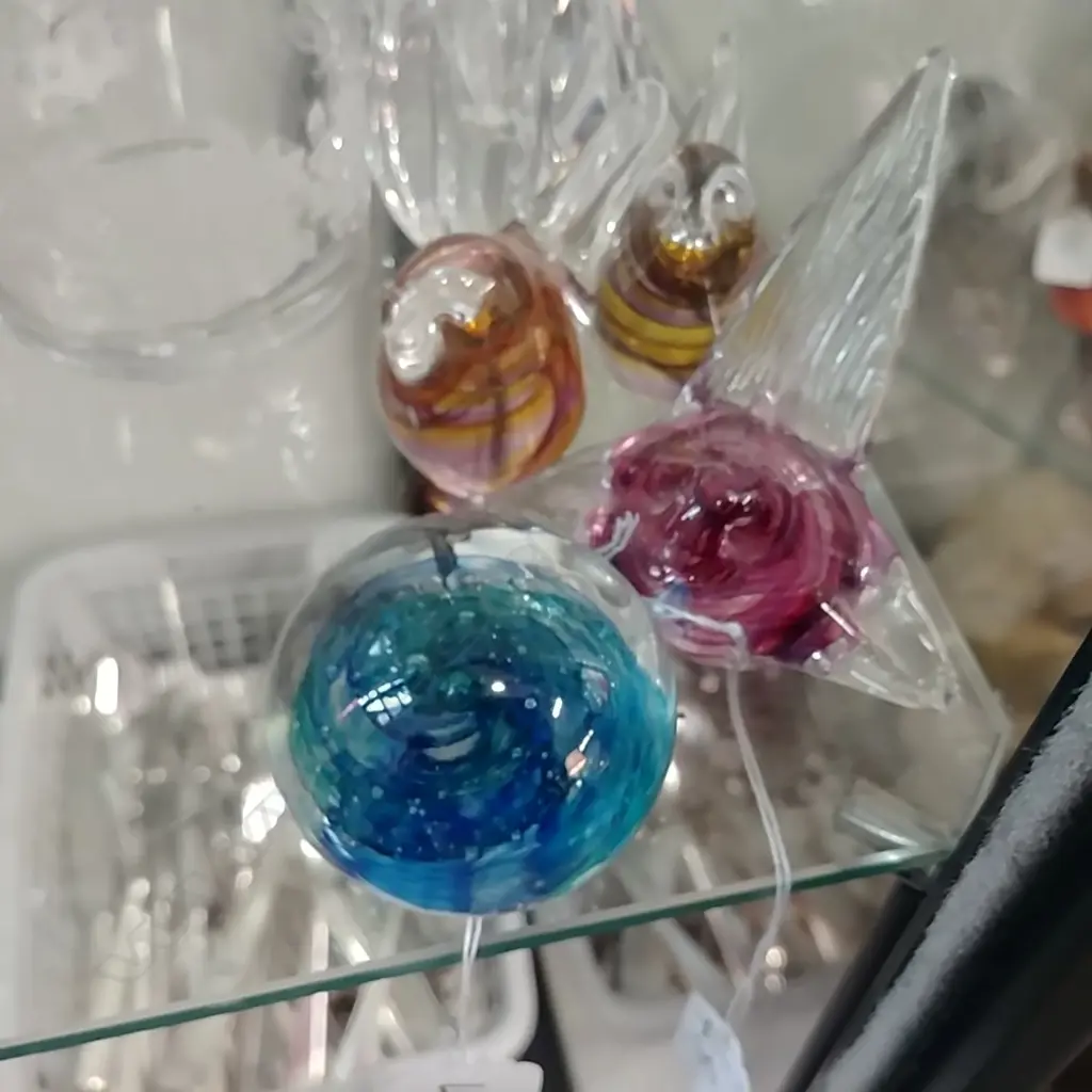 HOGLAND GLASS PAPER WEIGHT & 3 BIRD ORNS Image 1++