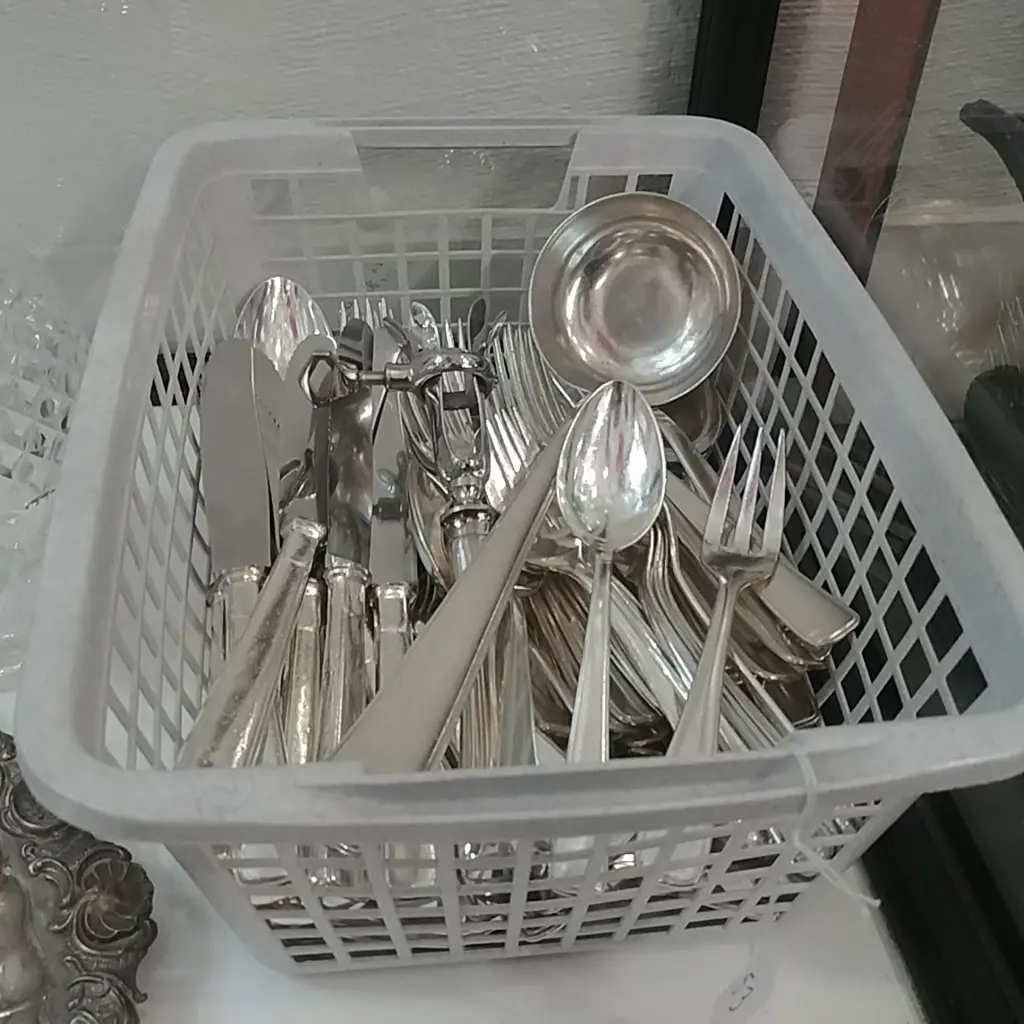 SILVER PLATE CUTLERY SET Image 1++