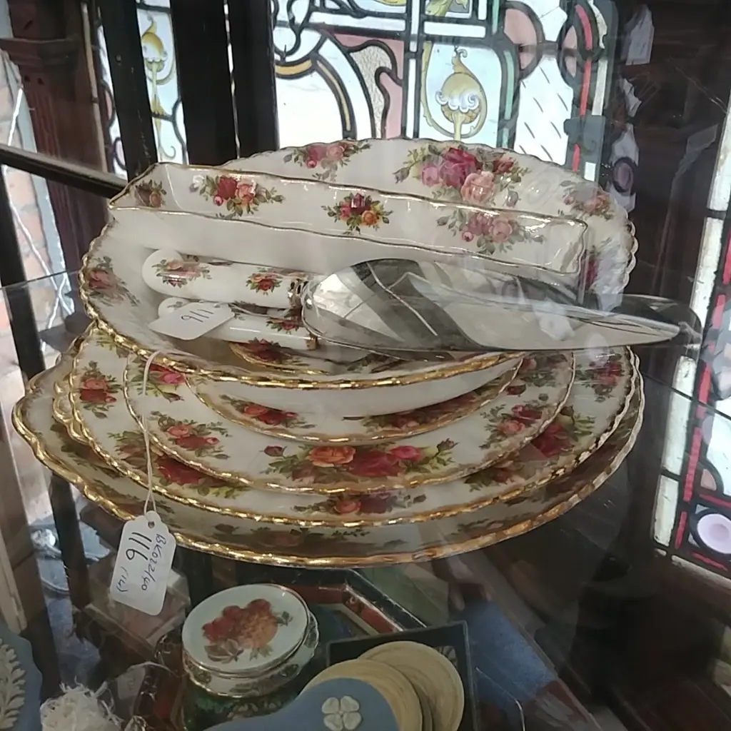 R/ALBERT OCR SERVING PLATES BOWLS,FLATWARE ETC Image 1++