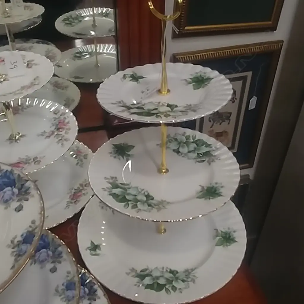R.A.-TRILLIUM 3 TIER CAKE STAND Image 1++