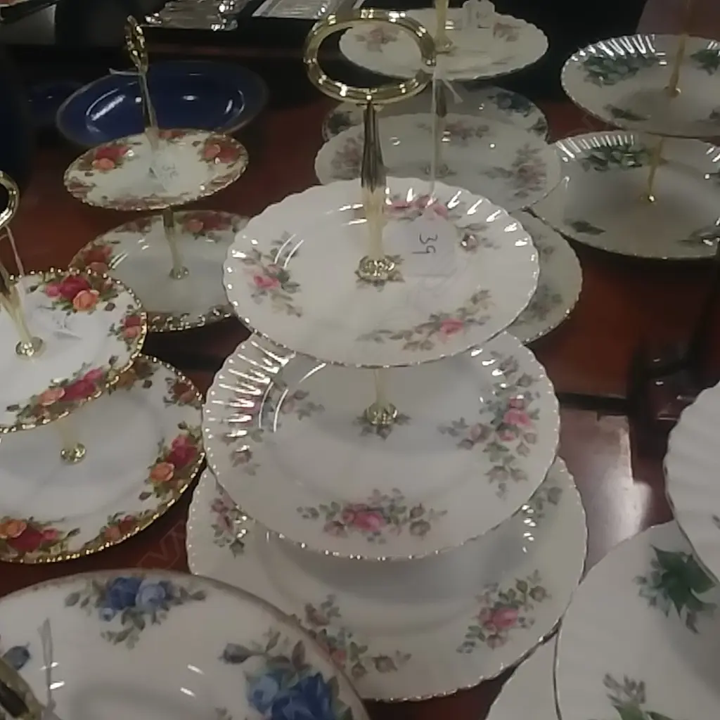 R.A.-MOSS ROSE 3 TIER CAKE STAND Image 1++