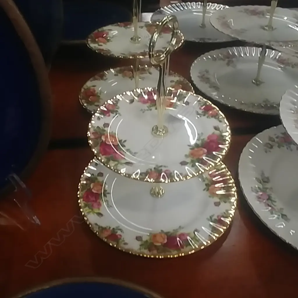 R.A. OCR-2 TIER CAKE STAND Image 1++