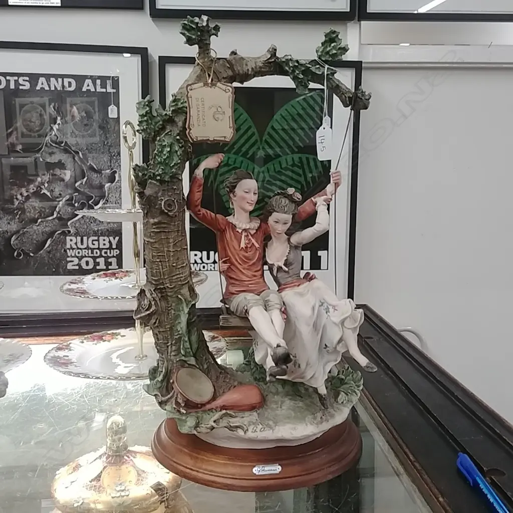 CAPODIMONTE "LOVERS ON A SWING" Image 1++