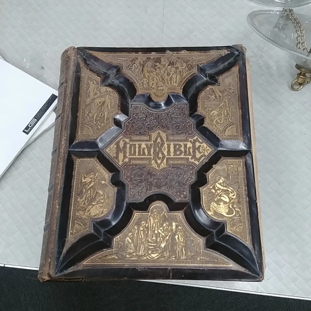 FAMILY BIBLE Image 1++