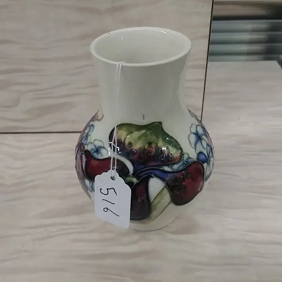 MOORCROFT VASE 5 1/4"