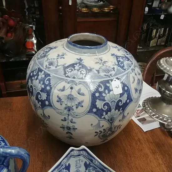 PORTUGESE B/W LARGE VASE