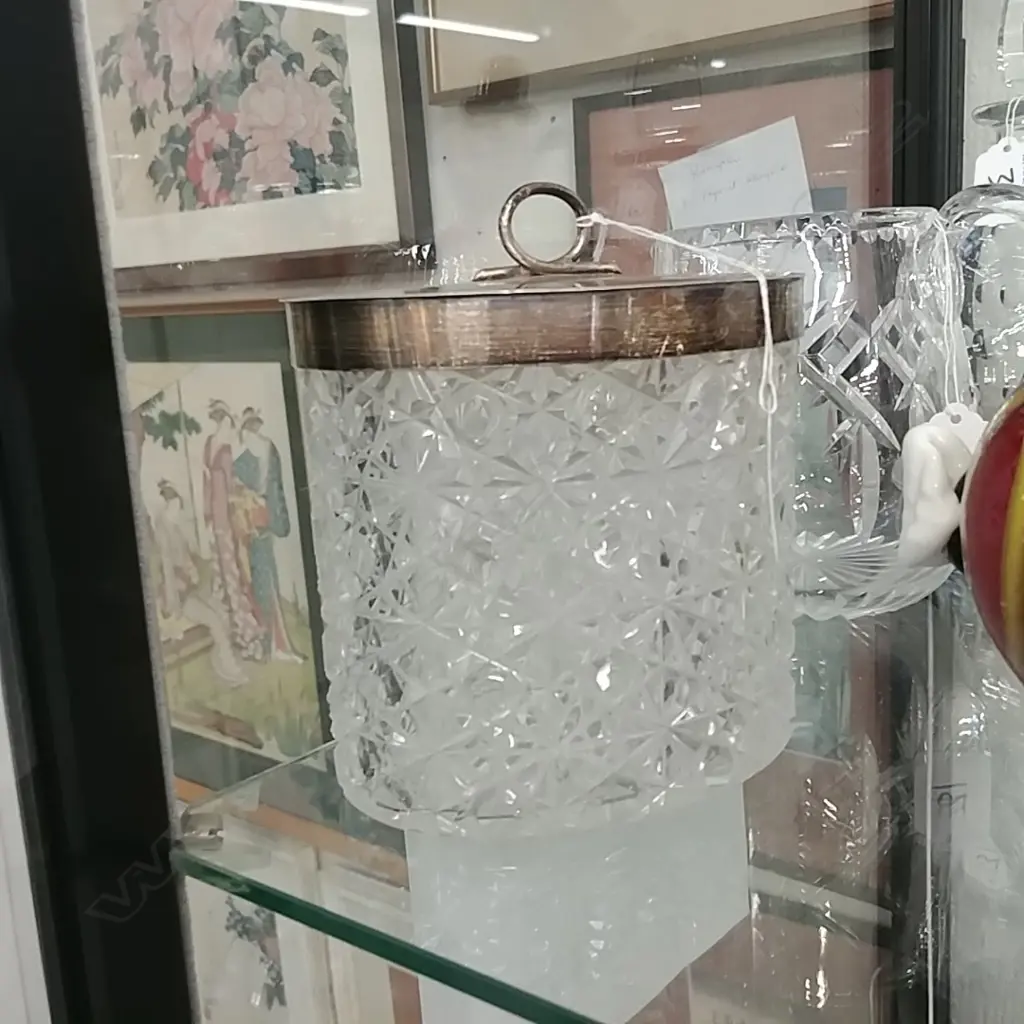 SILVER LIDDED GLASS BISCUIT BARREL Image 1++