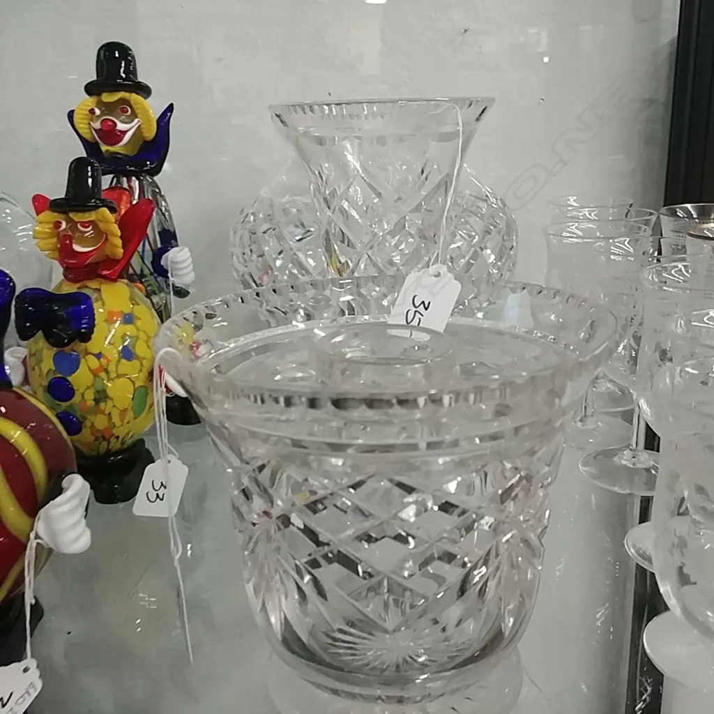 3 CRYSTAL VASES Image 1++