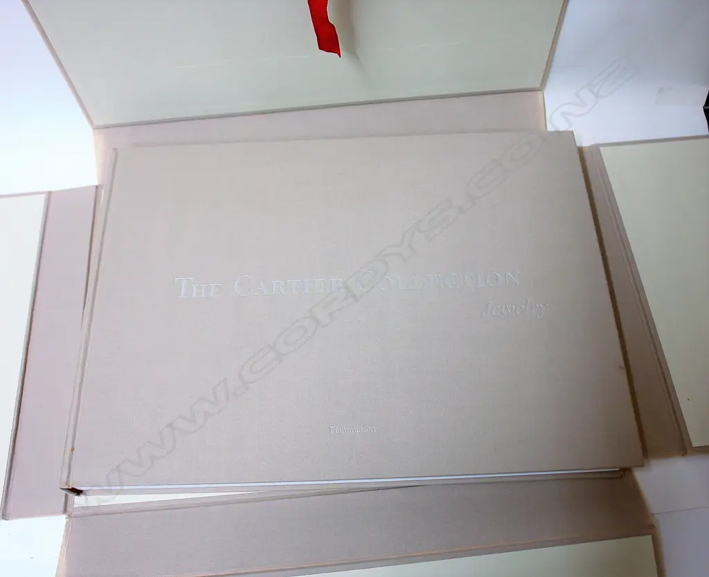 A 2004 published book 'The Cartier Collection' Image 1++