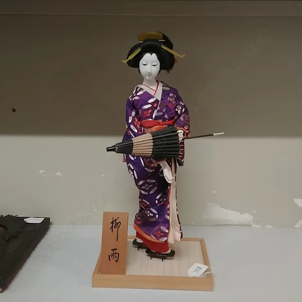 JAPANESE DOLL FIGURE Image 1++