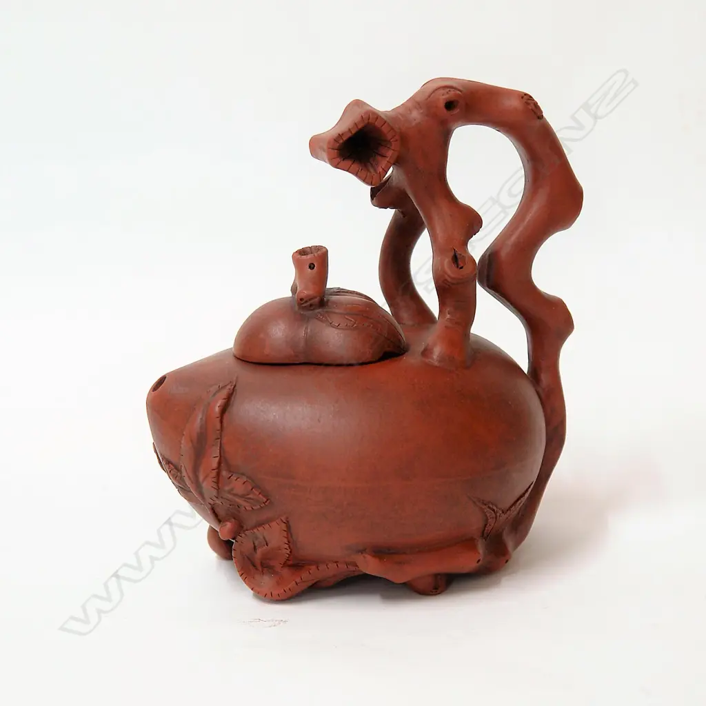 An old (Qing) Yixing teapot Image 1++