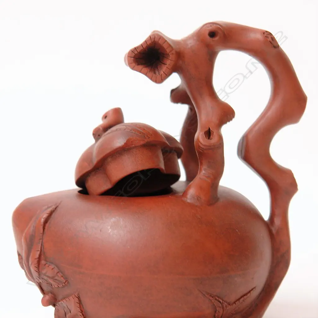 An old (Qing) Yixing teapot Image 1++