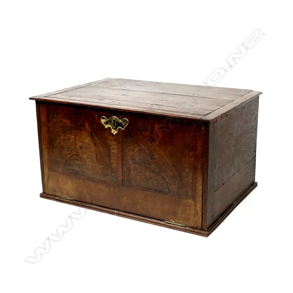 A small country oak and walnut box Image 1++