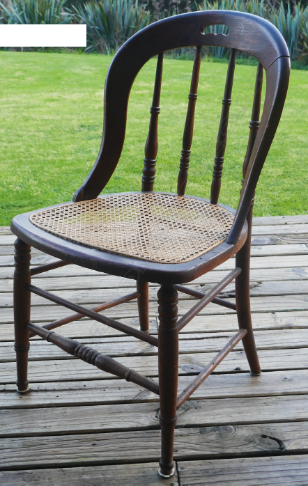4 SPINDLE BACK CHAIRS Image 1++