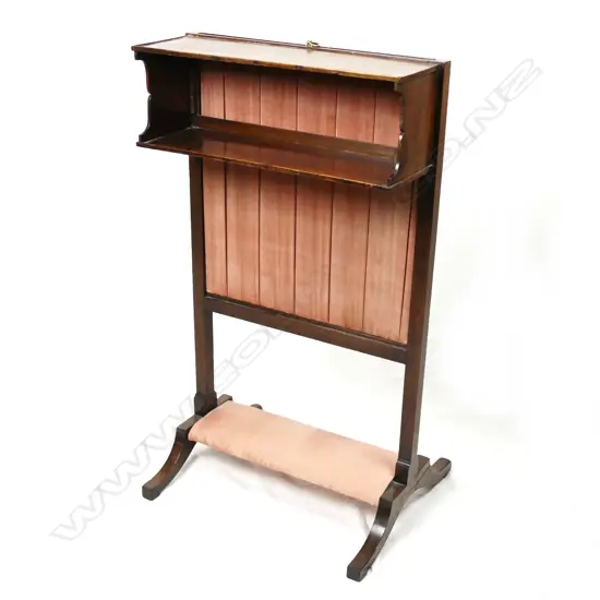 A Georgian mahogany night table