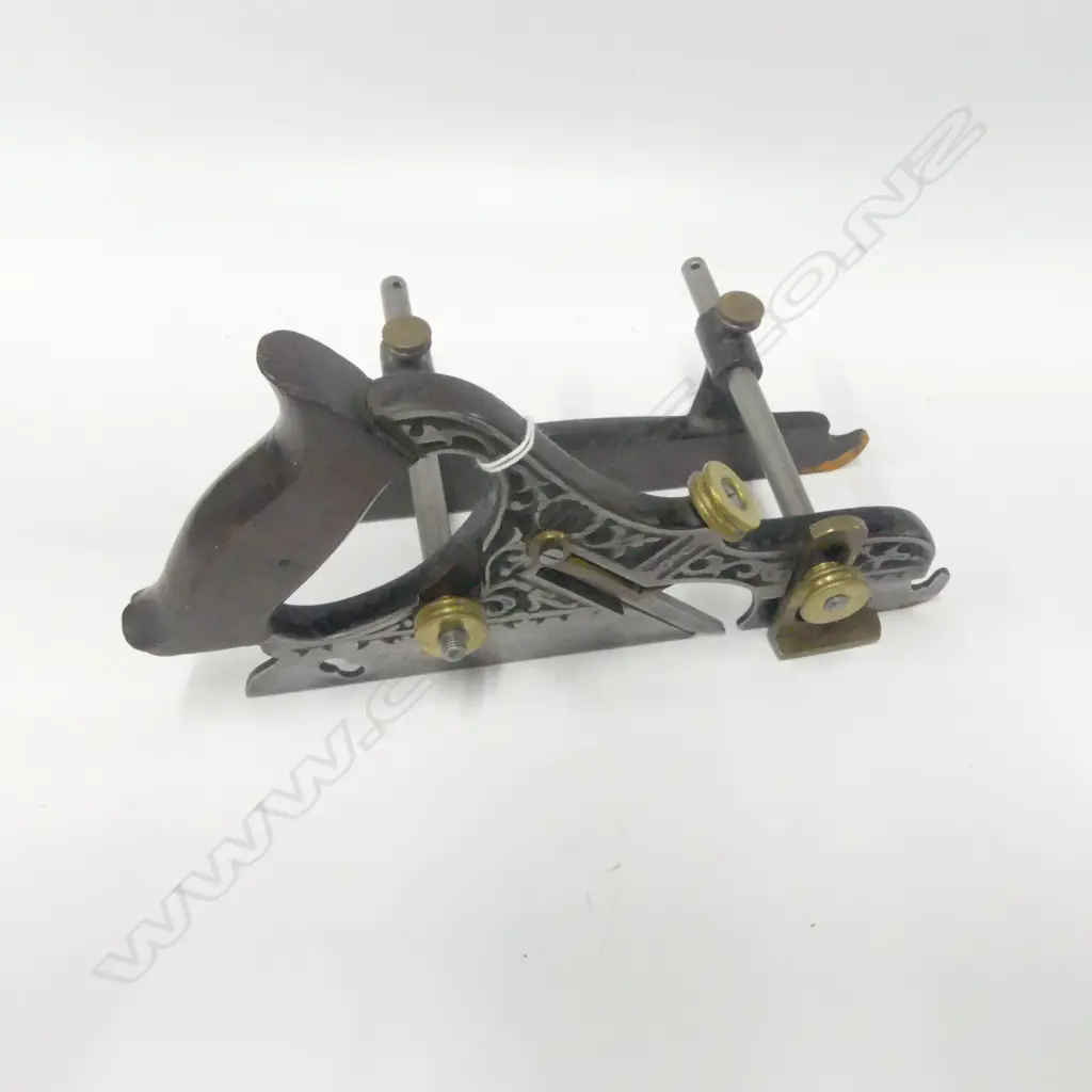 Stanley No. 41 Cast Iron Moulding Plane, with one depth guage. Faintly stamped with Millers Patent 1870 stamp to handle. Small chip on handle. L.250mm Image 1++