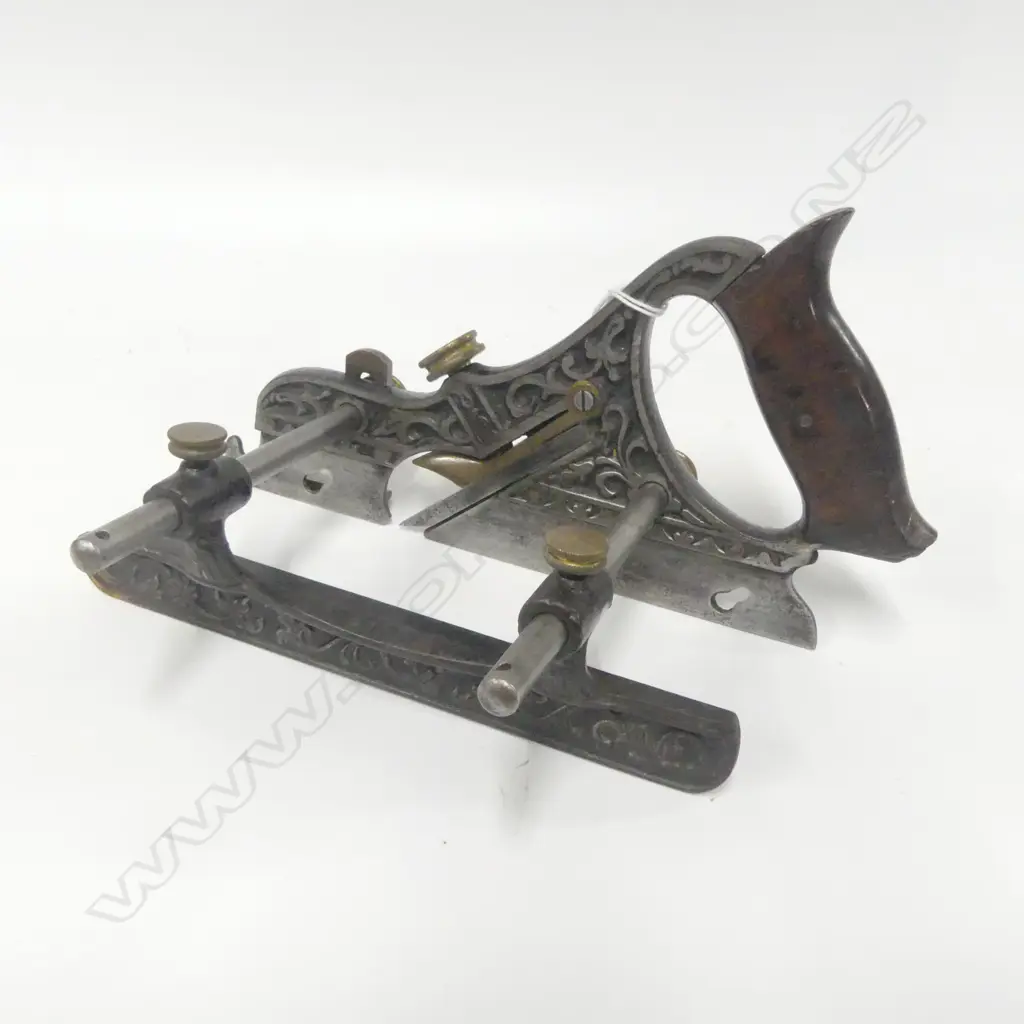 Stanley No. 41 Cast Iron Moulding Plane, with one depth guage. Faintly stamped with Millers Patent 1870 stamp to handle. Small chip on handle. L.250mm Image 1++