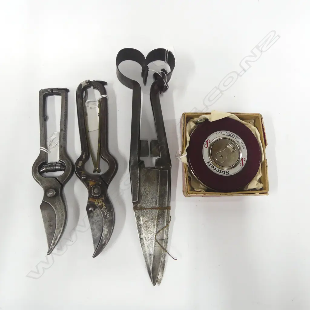Seymore & Smith & Sons secateurs , pr German made secateurs, pr sprung steel hand shears & a Starrett 66' steel tape (4) Image 1++