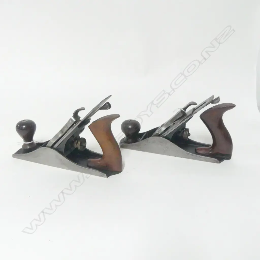 GTL No. 4 Smoothing Plane and Stanley No. 4 Smoothing Bench Corrugated Plane, L.240mm. (2) Image 1++