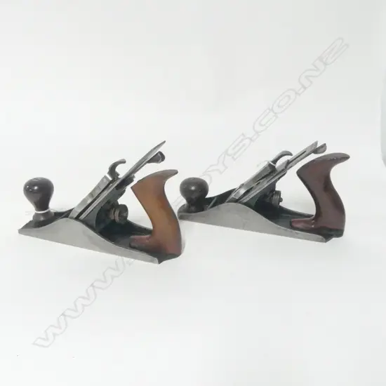 GTL No. 4 Smoothing Plane and Stanley No. 4 Smoothing Bench Corrugated Plane, L.240mm. (2)