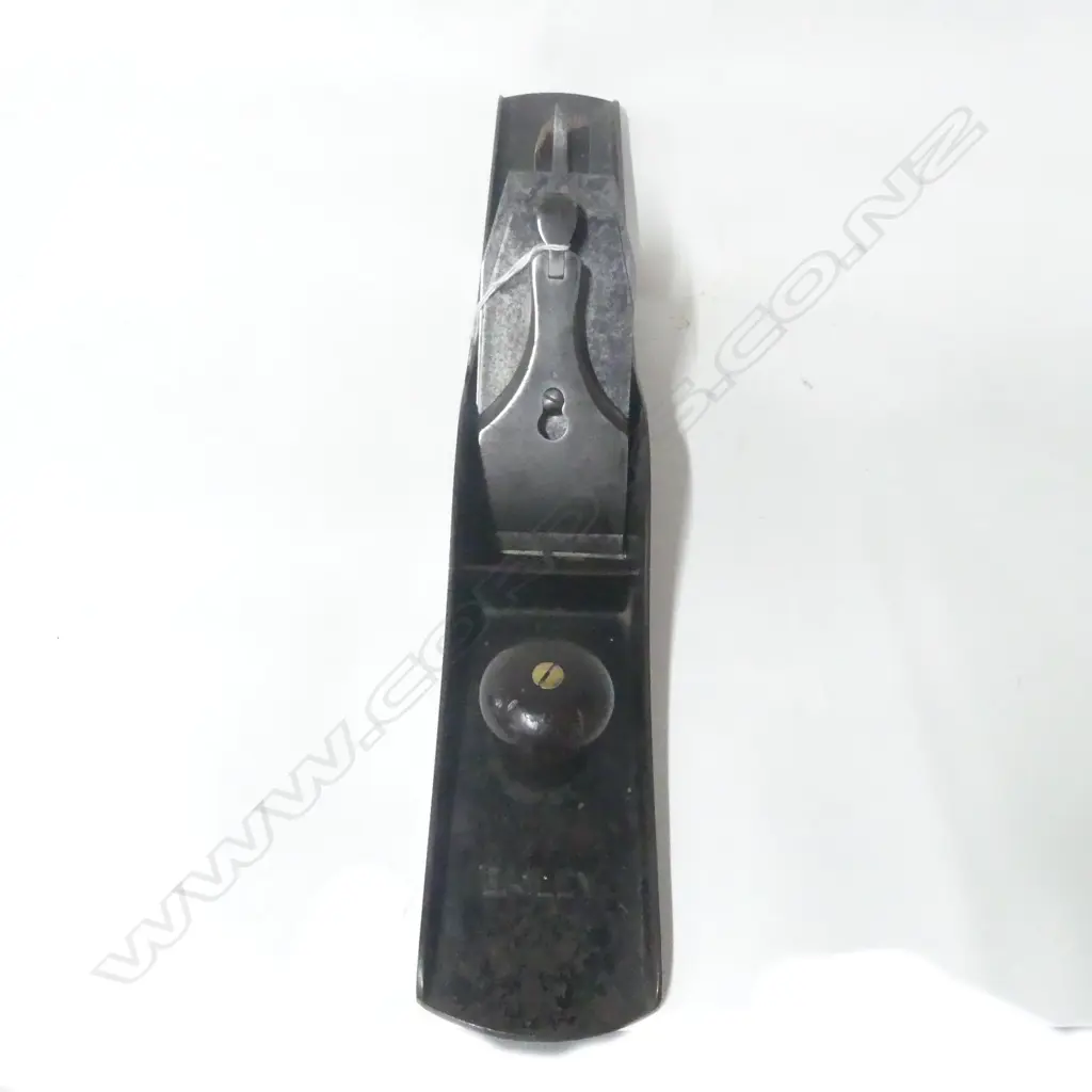 Stanley Bailey No. 8 Jointer Plane Patents March 25, 1902, August 1902. Chip to handle. L.610mm Image 1++