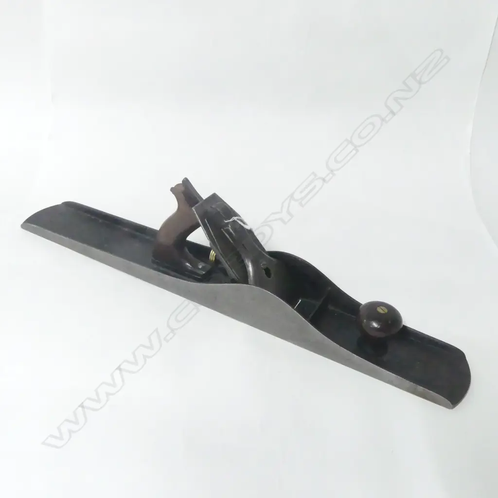 Stanley Bailey No. 8 Jointer Plane Patents March 25, 1902, August 1902. Chip to handle. L.610mm Image 1++
