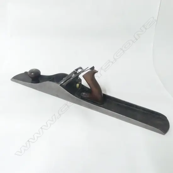 Stanley Bailey No. 8 Jointer Plane Patents March 25, 1902, August 1902. Chip to handle. L.610mm