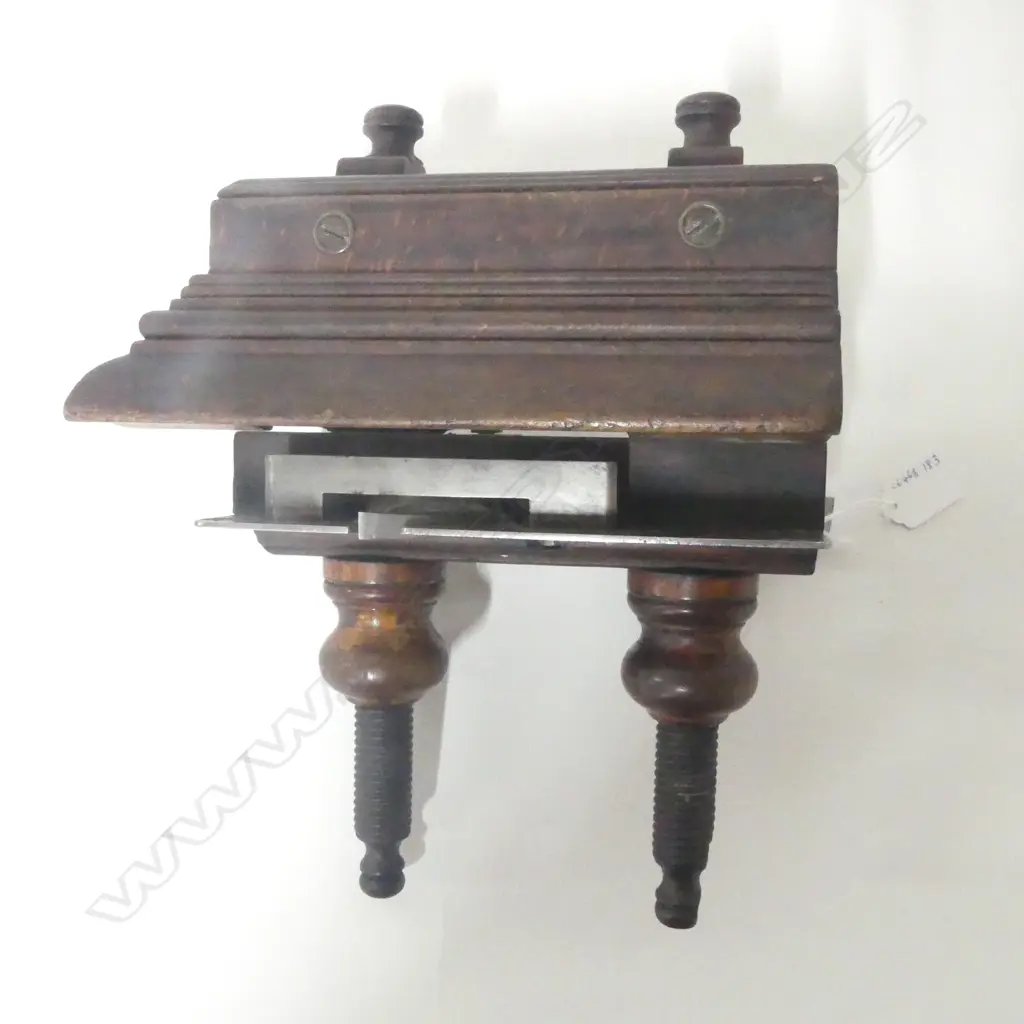 Unknown maker,  Stemmed Screw Plough Plane, (Oak?) L.225mm Image 1++