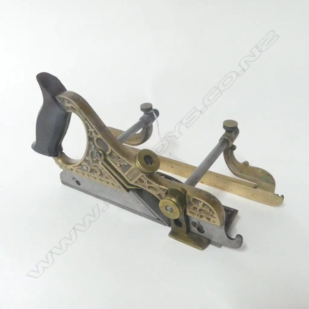 Stanley No. 42 1870 Gun Metal Moulding Plane, with filletster bed and one depth guage. Handle stamped "Miller's Patent June 28, 1870. L.266mm Image 1++