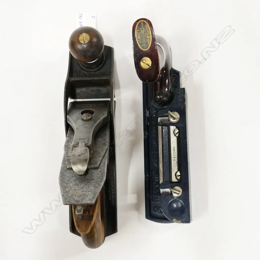 Record No. 010½ plane, L.240mm and Record No. 730 fibreboard plane, L.210mm (2) Image 1++