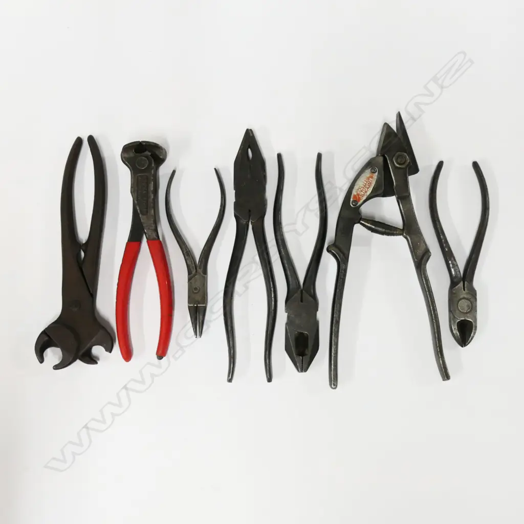 Pliers: pincer, hog-ring, circlip, and two flat-nose; with side snips and strap cutters. (7) Image 1++