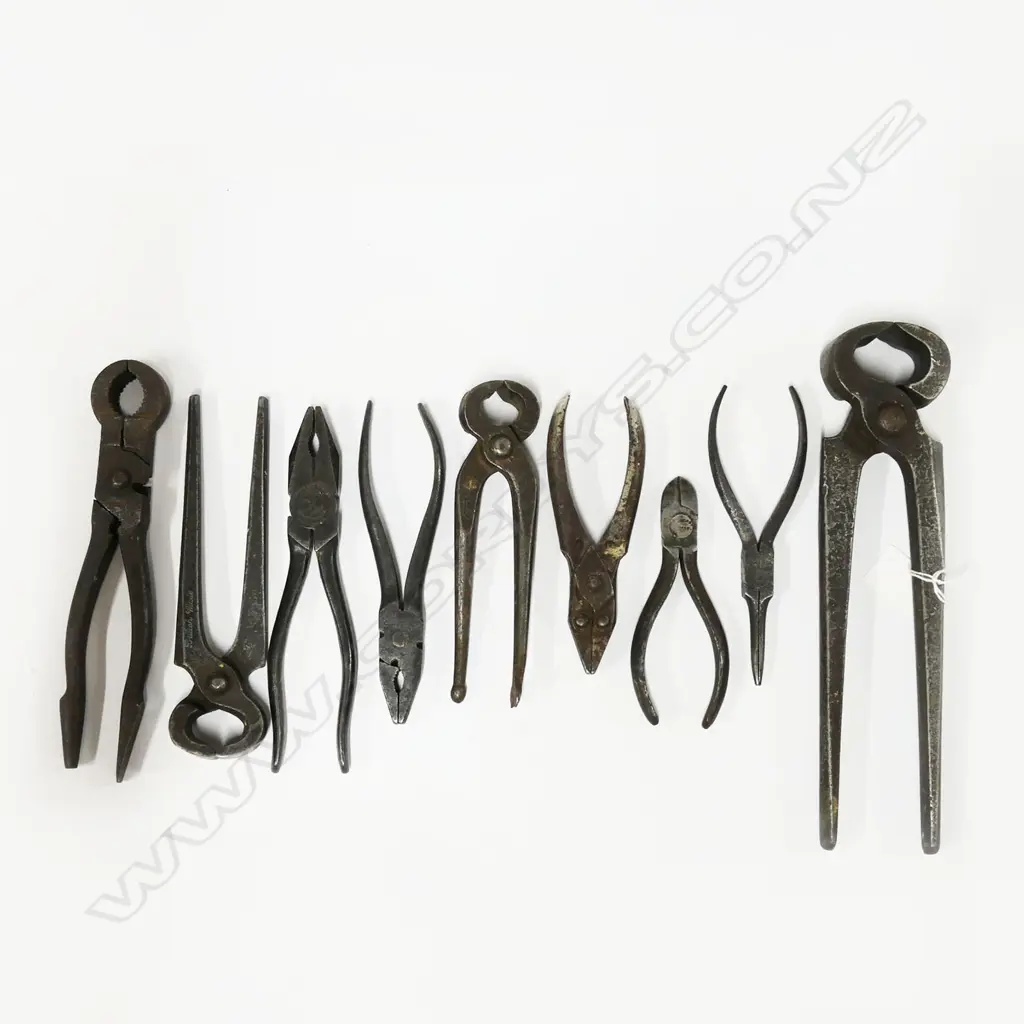 Pliers: pincers (3), flatnose (3), pipe and needle-nose; and side snips. (9) Image 1++
