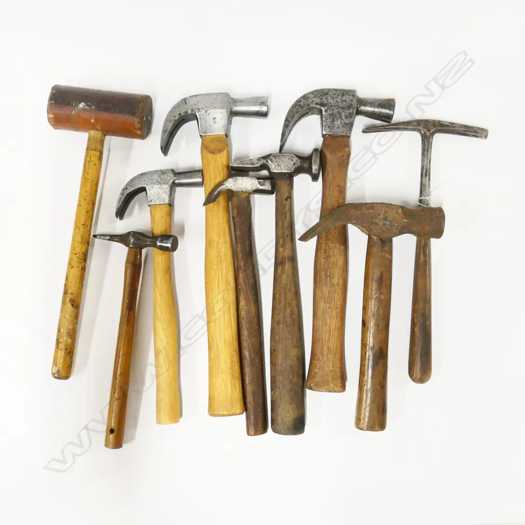 Collection of assorted hammers and mallet (9) Image 1++