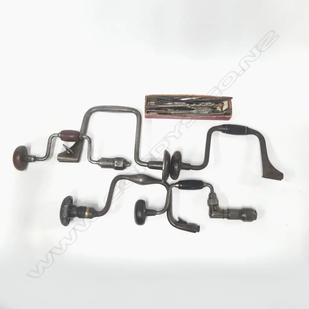 Five drill braces and box of assorted bits, reamer and driver Image 1++