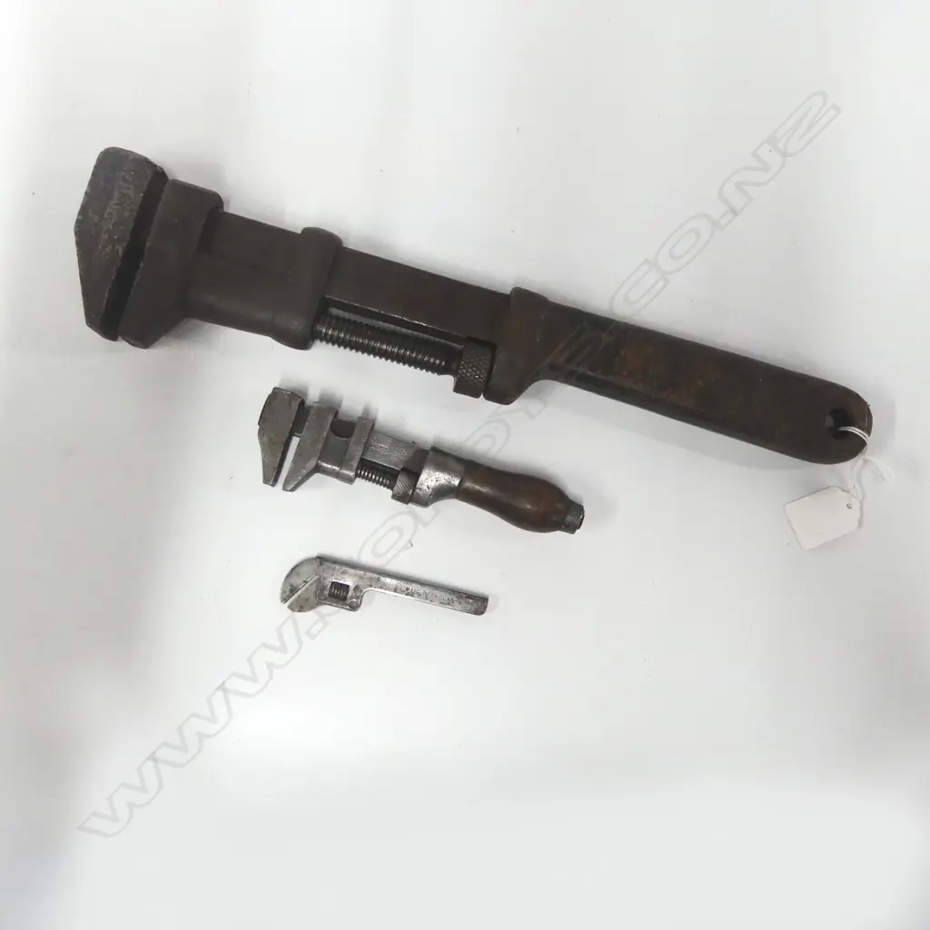 Three adjustable wrenches. L.370mm, 150mm and 95mm Image 1++