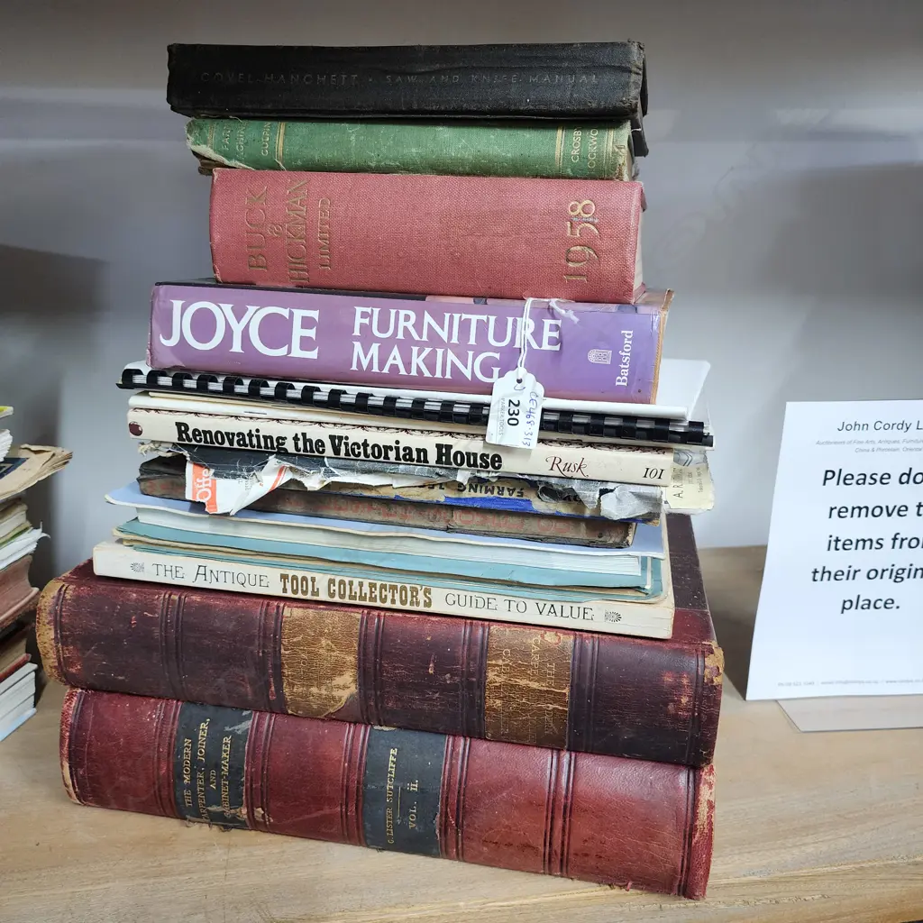 Box of books, including two large volumes: 'The Mod Carpenter, Joiner and Cabinetmaker' published 1906. Image 1++