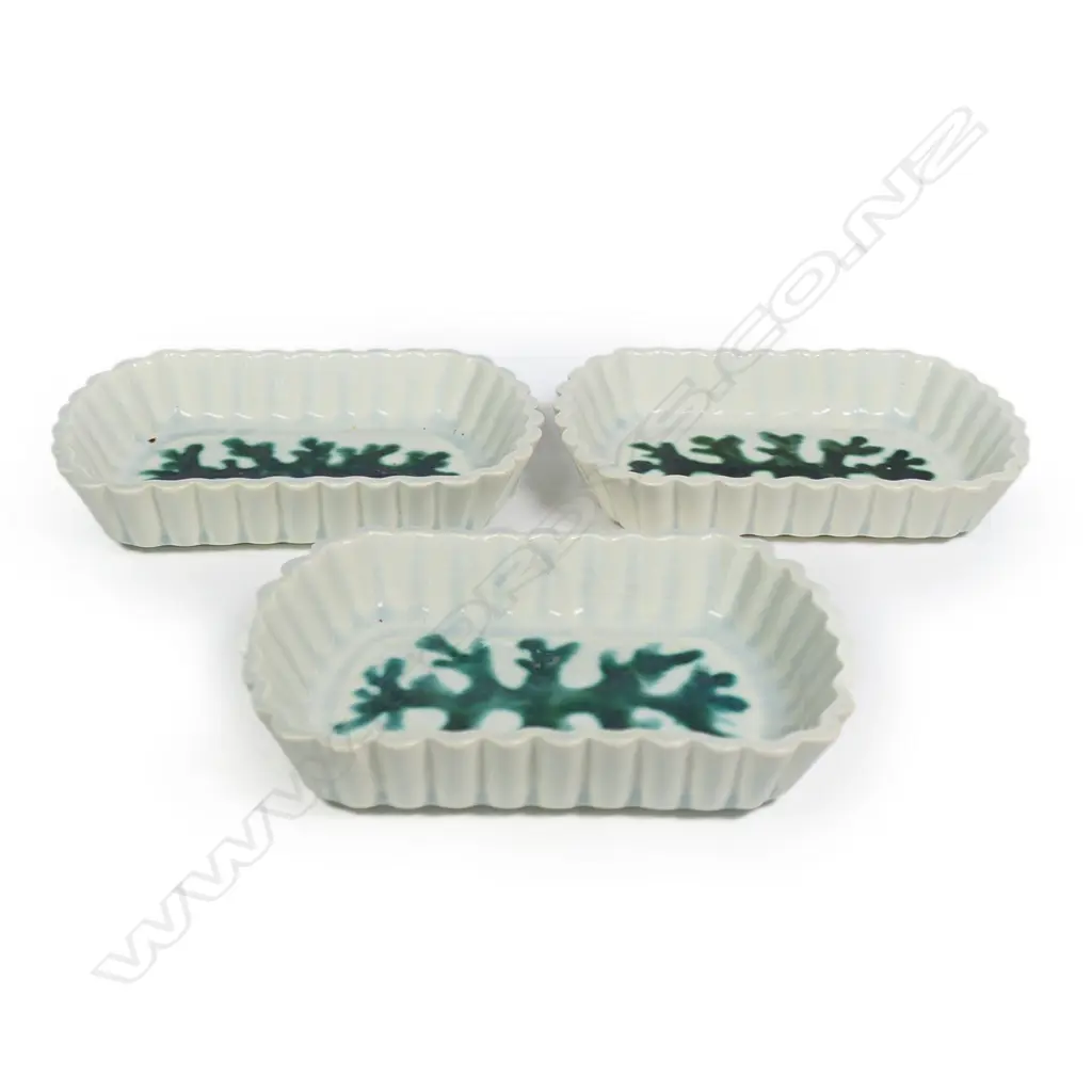 Frank Carpay for Crown Lynn 3 Dishes. Signed hand WERK & Crown Lynn Tiki to base. L.150 X W.100mm Image 1++