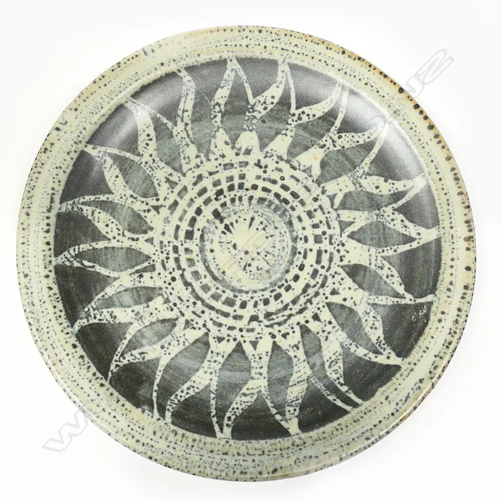 Mirek Smisek Plate. Central sunflower design. Dia.260mm Image 1++