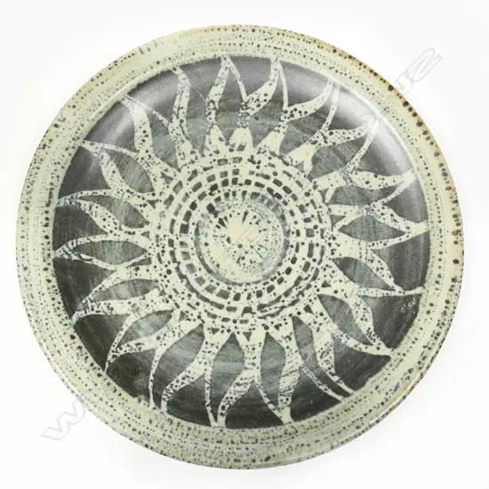 Mirek Smisek Plate. Central sunflower design. Dia.260mm