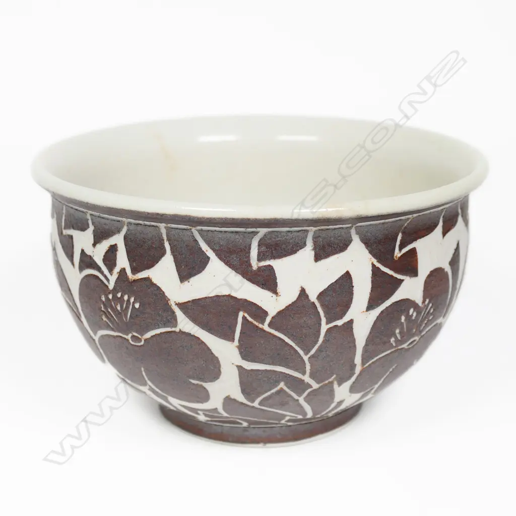 Graeme Storm Incised Floral Bowl. Dia.150mm Image 1++
