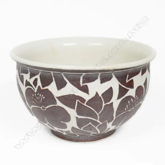 Graeme Storm Incised Floral Bowl. Dia.150mm