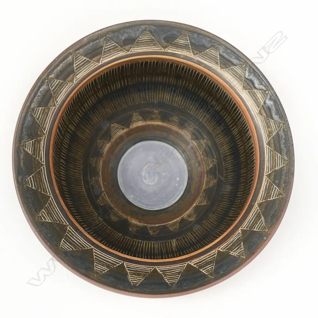 Linda Forrest Lipped Bowl. Etched design. Metalic glaze. H.120mm Image 1++